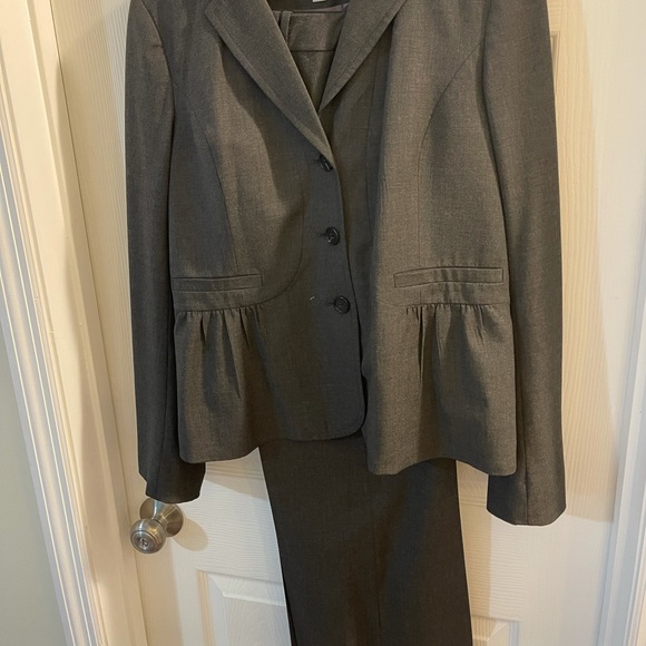 Ann Taylor loft pants suit. - Picture 1 of 1